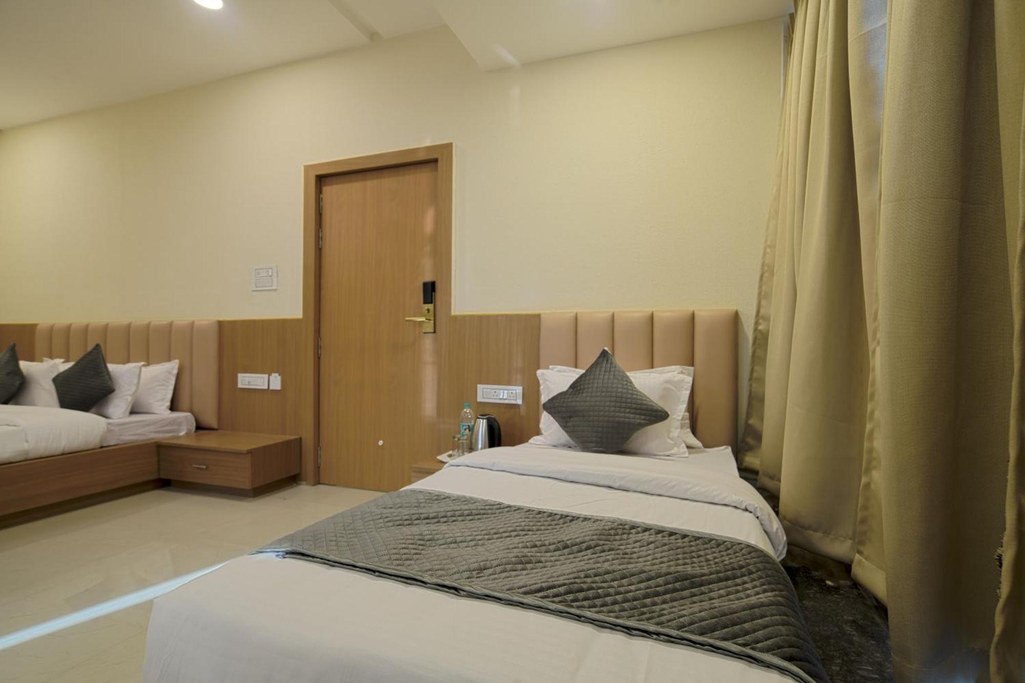 Hotel Shivlok Ujjain Room photo